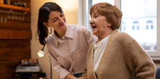 Association d’aide à la personne : quels services pour bien vieillir à domicile ?