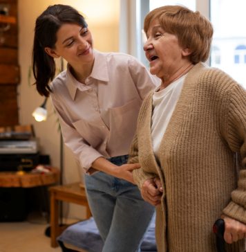 Association d’aide à la personne : quels services pour bien vieillir à domicile ?